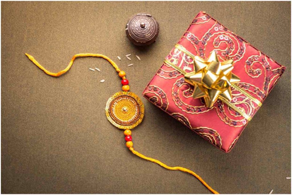 Perfect Gifts with Rakhi for your Siblings