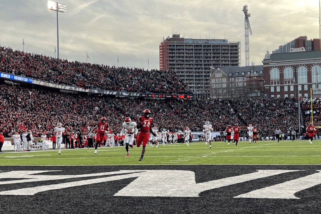 Run to Glory: No. 4 Cincinnati Bearcats Beat Houston, 35-20, Ready To Accept College Football Playoff Bid