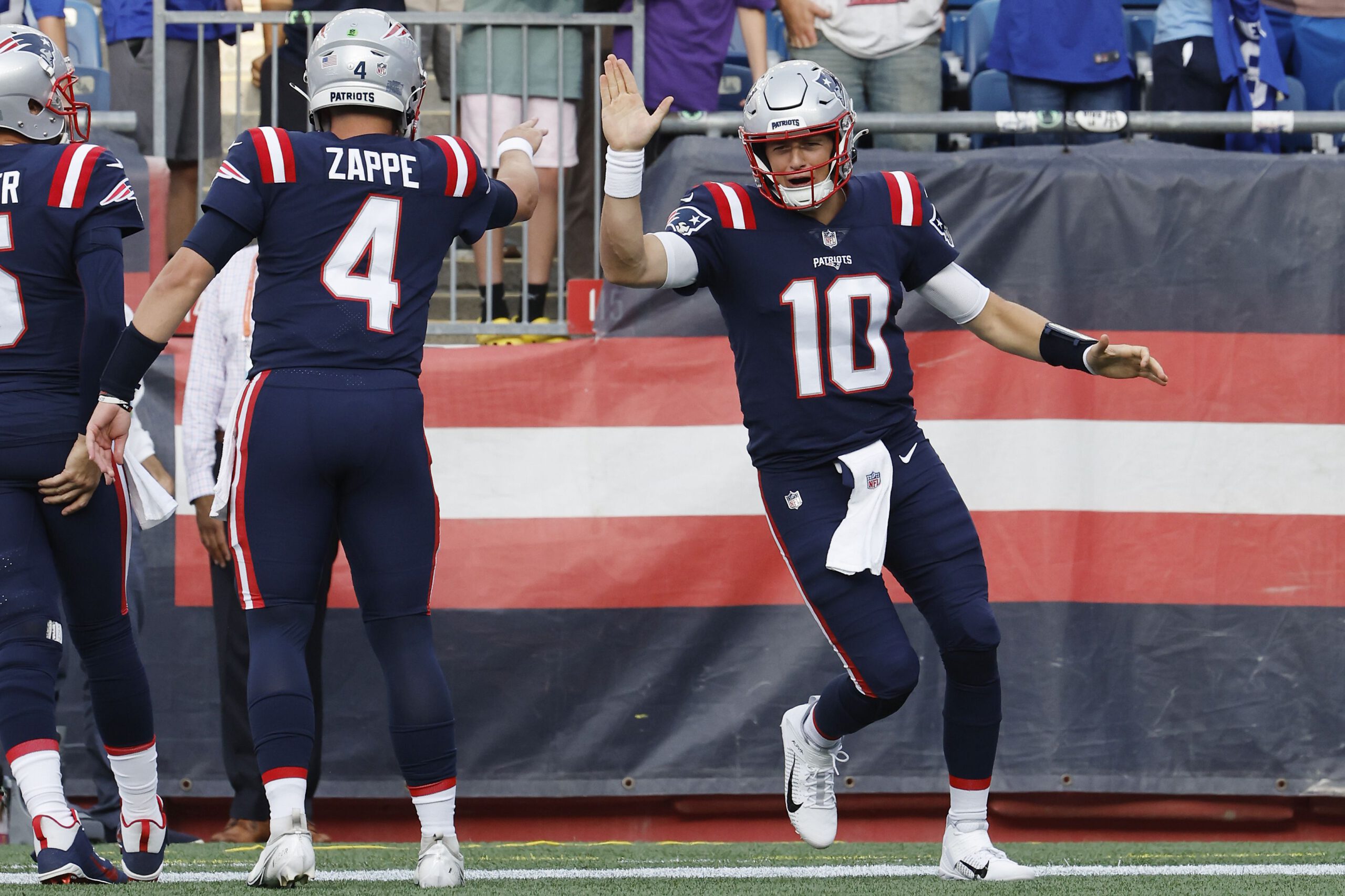 Who Will the Patriots Start at Quarterback Against the Jets? - CLNS Media