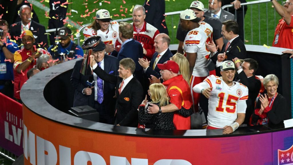 Bedard: Patrick Mahomes Coming for Brady, Patriots