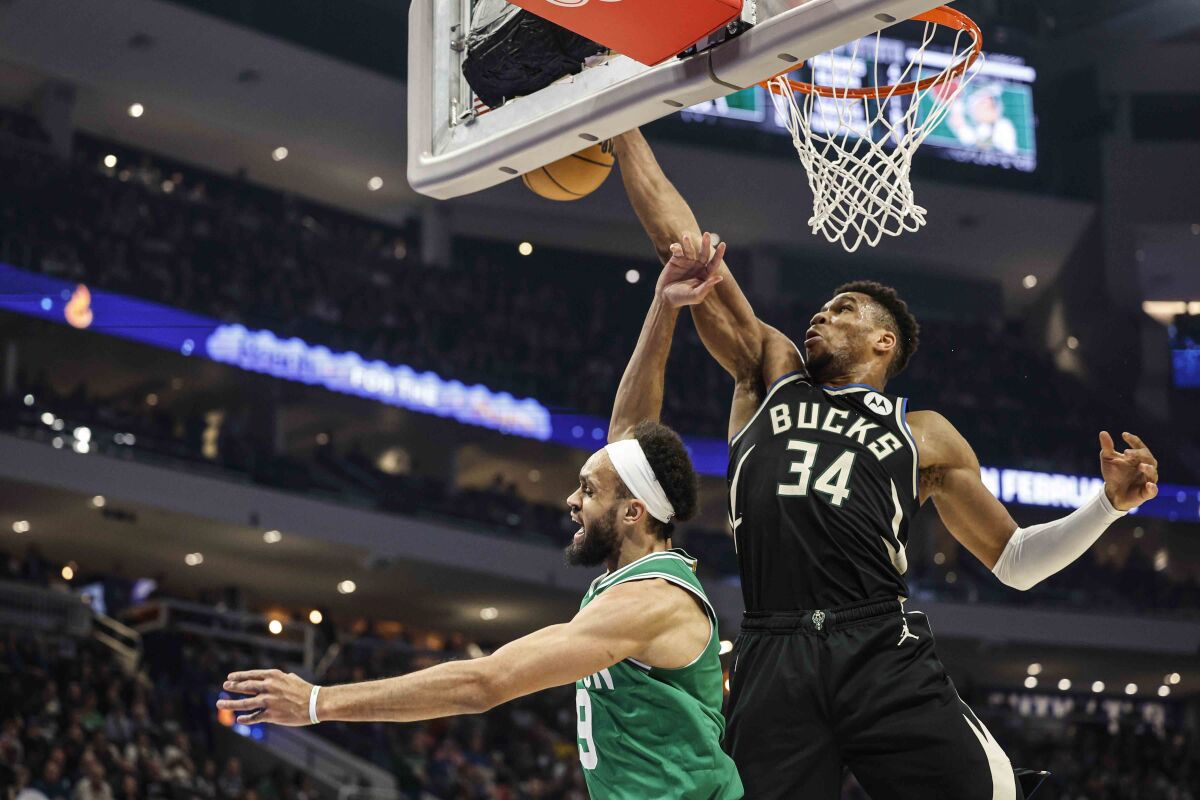 Jevon Carter once again proves he should be in Milwaukee Bucks rotation
