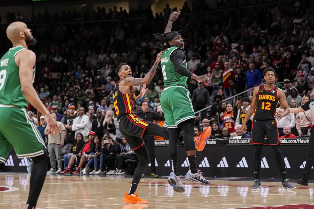 Crunch Time Issues Continue for Celtics in Second Straight Loss to Hawks