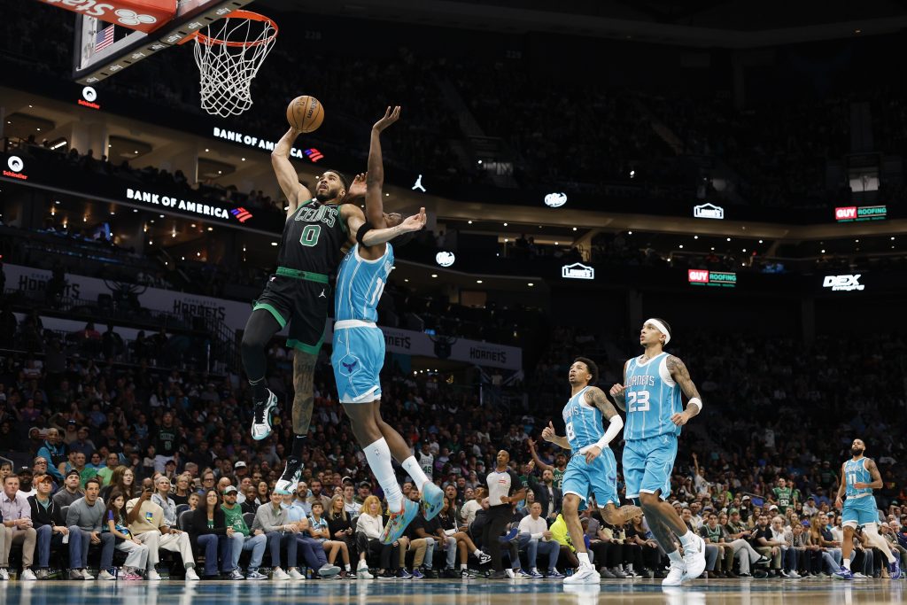Jayson Tatum Shakes Off Grant Williams Foul as Celtics Sweep Hornets
